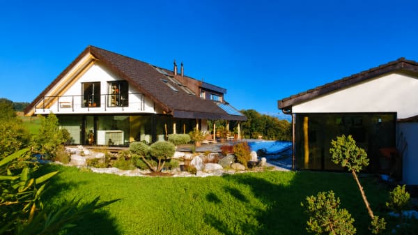 Immobilie in Hersberg - Exklusives Anwesen mit Villa, Nebenhaus, separater Wohneinheit, Praxis, Einstellhalle, Pool u. v. m. - Bild 4
