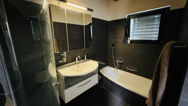 Immobilie in Hersberg - Exklusives Anwesen mit Villa, Nebenhaus, separater Wohneinheit, Praxis, Einstellhalle, Pool u. v. m. - Bild 5