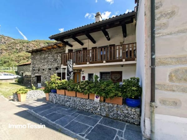 Immobilie in Claro - Gemütliches Tessiner Haus komplett renoviert an ruhiger Lage mit schönem Weitblick, Terrasse und Balkon - Bild 0