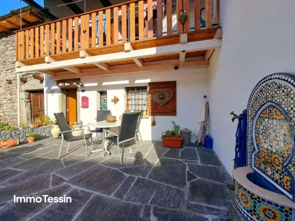 Immobilie in Claro - Gemütliches Tessiner Haus komplett renoviert an ruhiger Lage mit schönem Weitblick, Terrasse und Balkon - Bild 1