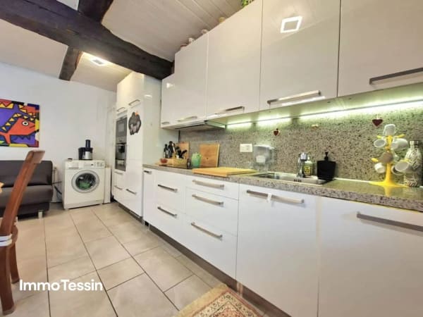 Immobilie in Claro - Gemütliches Tessiner Haus komplett renoviert an ruhiger Lage mit schönem Weitblick, Terrasse und Balkon - Bild 6