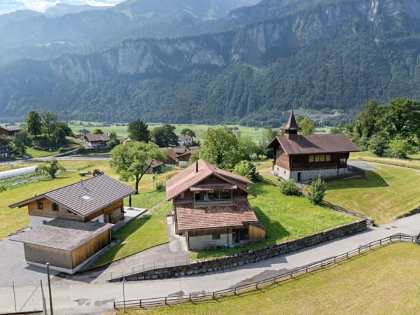 Immobilie in Brienzwiler - Bauernhaus / Ferienhaus mit separaten Doppelgaragen - Bild 0