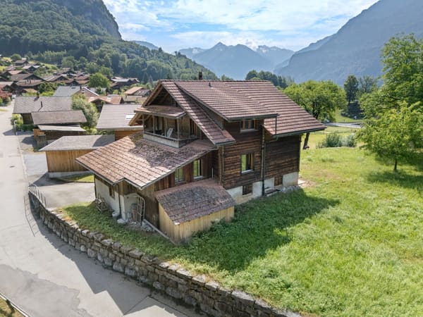 Immobilie in Brienzwiler - Bauernhaus / Ferienhaus mit separaten Doppelgaragen - Bild 3