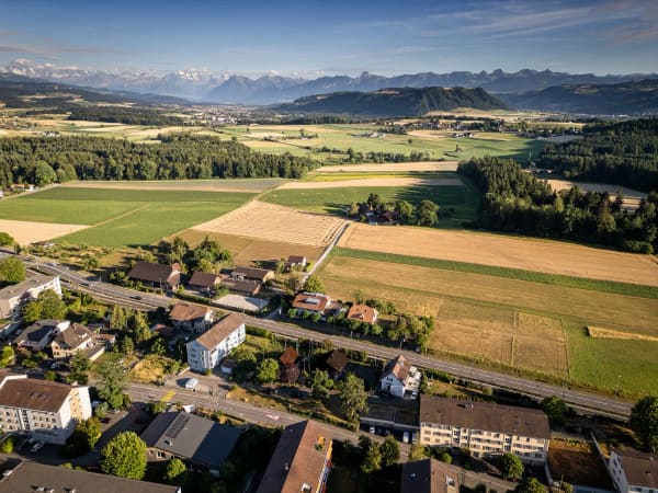Immobilie in Rüfenacht Be - Moderne 4.5-Zi. Etagenwohnung mit gedecktem Sitzplatz und viel Sonne, zentrale Lage - Bild 5