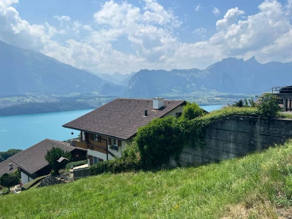 Immobilie in Tschingel Ob Gunten - Zweifamilienhaus in Tschingel / Sigriswil - Wohnen mit Aussicht - Bild 0