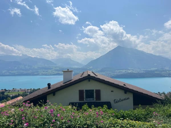 Immobilie in Tschingel Ob Gunten - Zweifamilienhaus in Tschingel / Sigriswil - Wohnen mit Aussicht - Bild 1