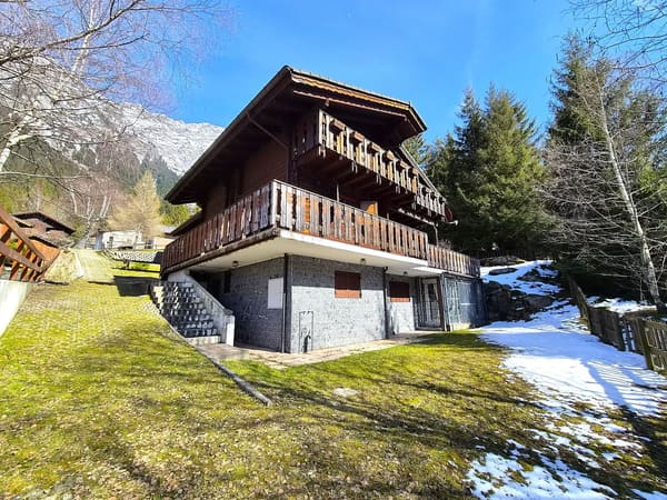 Immobilie in Mesocco - SchÃ¶nes Doppelchalet mit GrundstÃ¼ck in der NÃ¤he von San Bernardino - Bild 0
