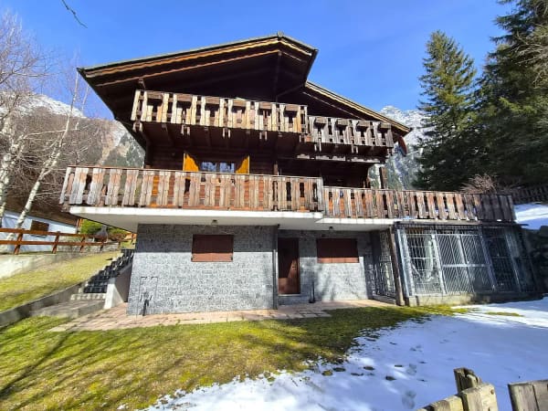 Immobilie in Mesocco - SchÃ¶nes Doppelchalet mit GrundstÃ¼ck in der NÃ¤he von San Bernardino - Bild 1