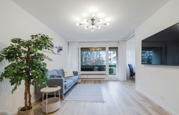 Immobilie in Basel - Stilvoll wohnen oder clever investieren: Renovierte 2.5-Zimmer-Wohnung mit Balkon - Bild 2