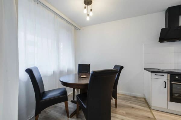Immobilie in Basel - Stilvoll wohnen oder clever investieren: Renovierte 2.5-Zimmer-Wohnung mit Balkon - Bild 4