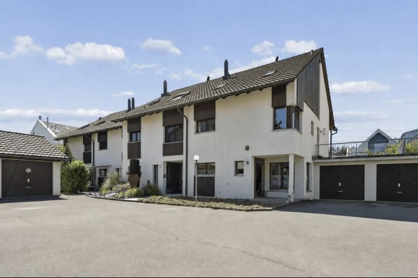 Immobilie in Volketswil - 6.5 Zimmer-Doppeleinfamilienhaus mit viel Platz und Potenzial in Kindhausen - Bild 1