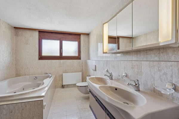 Immobilie in Volketswil - 6.5 Zimmer-Doppeleinfamilienhaus mit viel Platz und Potenzial in Kindhausen - Bild 7