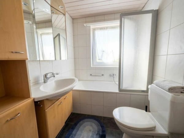 Immobilie in Hilterfingen - Charmantes Einfamilienhaus am Bach mit Wintergarten und Garage - Bild 7