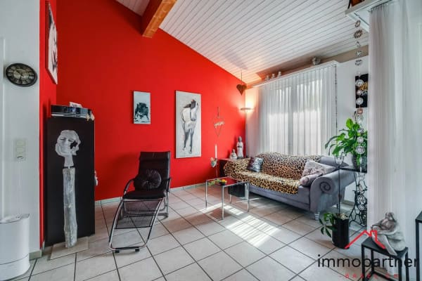 Immobilie in Duggingen - Charmante 3.5 (4.5)-Zimmer-Dachwohnung mit Balkon und schöner Aussicht in Duggingen - Bild 2