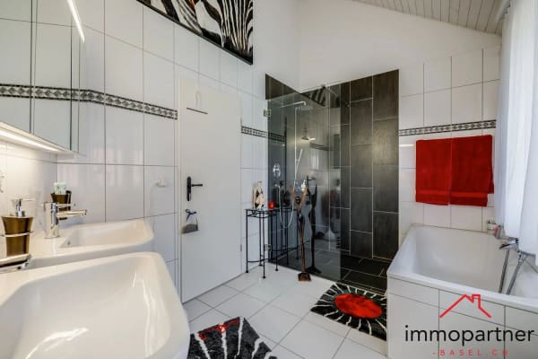 Immobilie in Duggingen - Charmante 3.5 (4.5)-Zimmer-Dachwohnung mit Balkon und schöner Aussicht in Duggingen - Bild 6