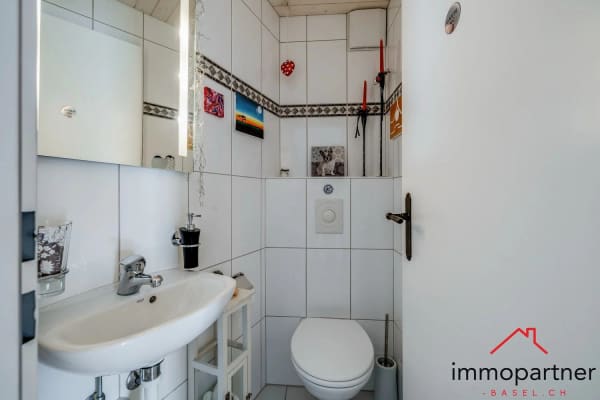 Immobilie in Duggingen - Charmante 3.5 (4.5)-Zimmer-Dachwohnung mit Balkon und schöner Aussicht in Duggingen - Bild 8