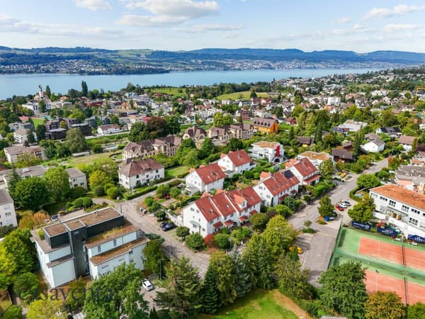 Immobilie in Uetikon Am See - Grosszügiges Eckhaus mit viel Raum für die ganze Familie - Bild 0