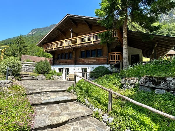 Immobilie in Gündlischwand - Diverse Nebengebäude Hotel mit 8 Zimmern, Garagen, Chalet, alte Käserei, Eventlocation, Bauland etc - Bild 0