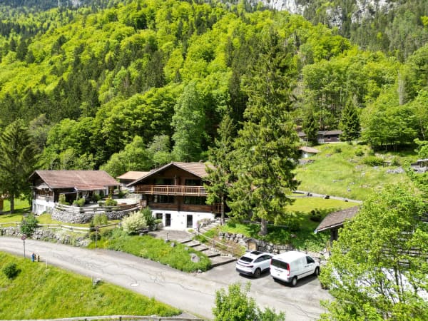 Immobilie in Gündlischwand - Diverse Nebengebäude Hotel mit 8 Zimmern, Garagen, Chalet, alte Käserei, Eventlocation, Bauland etc - Bild 2