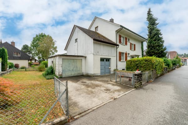 Immobilie in Lostorf - GrosszÃ¼giges Zweifamilienhaus mit idyllischem Garten - Bild 0