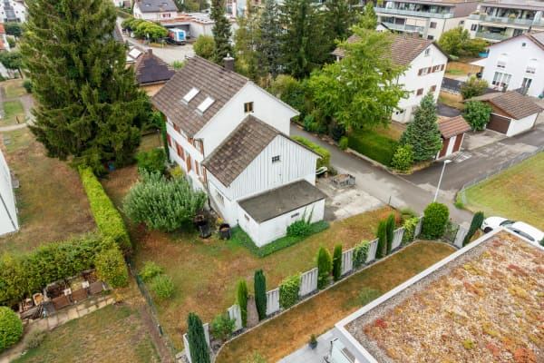 Immobilie in Lostorf - GrosszÃ¼giges Zweifamilienhaus mit idyllischem Garten - Bild 8