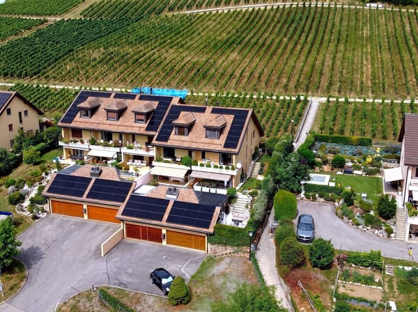 Immobilie in Luins - Bordée de vignes, ouverte sur le lac, presque en bout de route - Bild 0