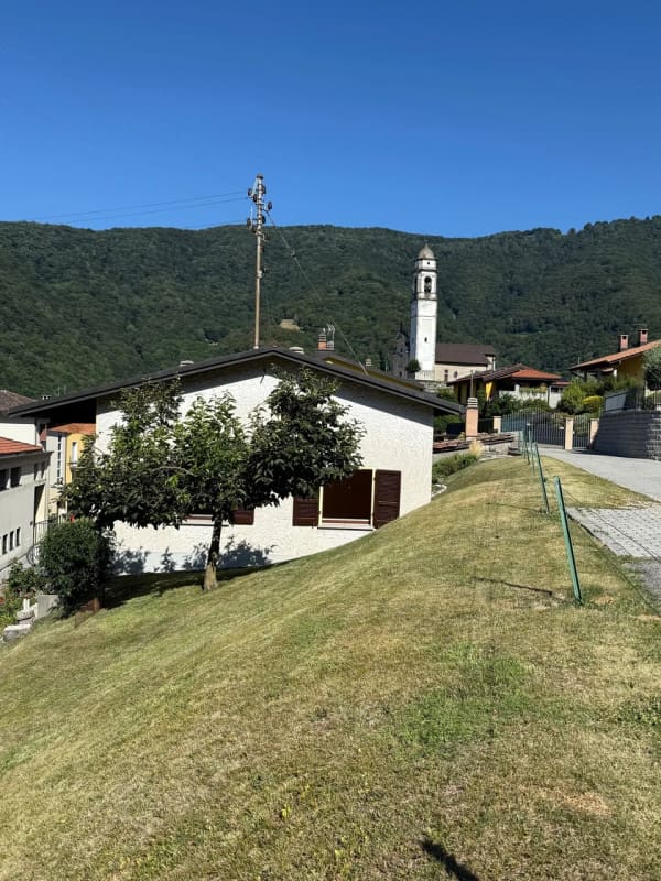Immobilie in Caneggio - Casa unifamiliare, ampliabile, comoda con due ampi garage - Bild 2