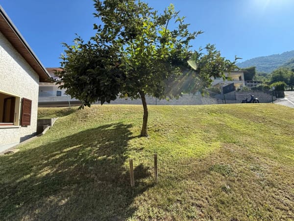 Immobilie in Caneggio - Casa unifamiliare, ampliabile, comoda con due ampi garage - Bild 5