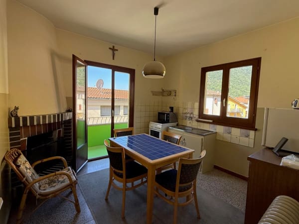 Immobilie in Caneggio - Casa unifamiliare, ampliabile, comoda con due ampi garage - Bild 6