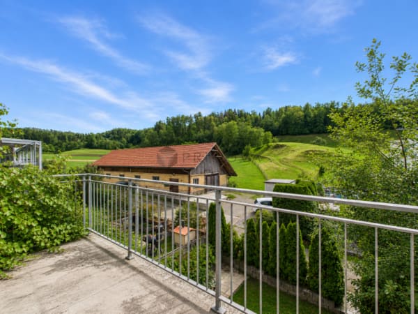 Immobilie in Wald Zh - GrosszÃ¼giges Haus mit sonnigem Aussenbereich in Wald - Bild 9