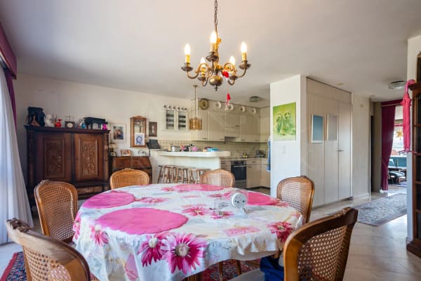 Immobilie in Wünnewil - Ruhiges 6-Zimmer-Reiheneinfamilienhaus mit Pool & Garage in Wünnewil - Bild 4