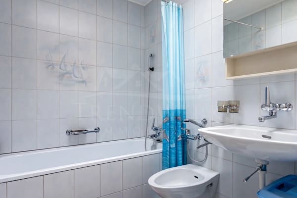 Immobilie in Wünnewil - Ruhiges 6-Zimmer-Reiheneinfamilienhaus mit Pool & Garage in Wünnewil - Bild 9