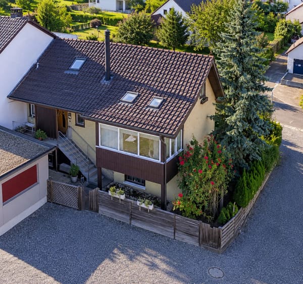 Immobilie in Wölflinswil - Attraktives Doppeleinfamilienhaus mit Potenzial - Bild 0