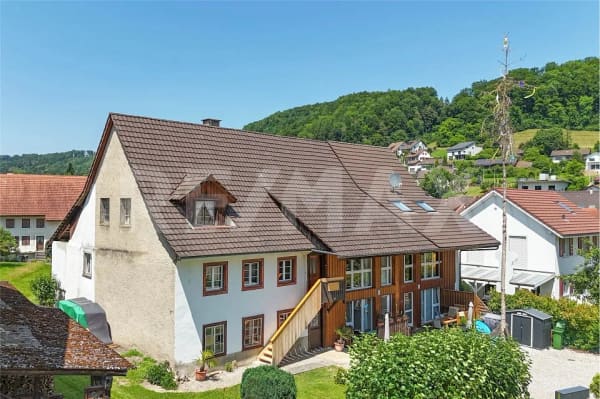 Immobilie in Hellikon - Liebhaberobjekt mit Scheune, Nebenräumen und vielseitigem Potenzial in Hellikon zu verkaufen - Bild 0