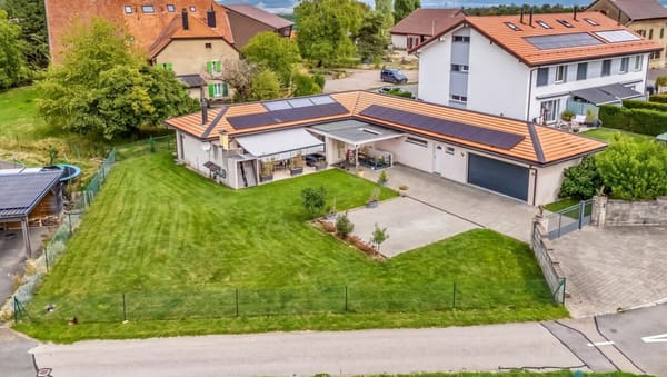 Immobilie in Montcherand - Villa d'architecte de plain-pied avec belle vue dÃ©gagÃ©e - Bild 0
