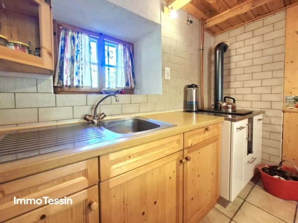 Immobilie in Rossa - Ein wahres Alpenparadies: Authentisches und saniertes Rustico & ein unabhÃ¤ngiges Atelier und 3 Parzellen voller Freiheit auf 11000 m2 Grund - Bild 10