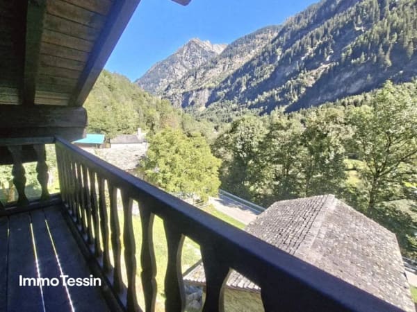 Immobilie in Rossa - Ein wahres Alpenparadies: Authentisches und saniertes Rustico & ein unabhÃ¤ngiges Atelier und 3 Parzellen voller Freiheit auf 11000 m2 Grund - Bild 4