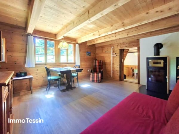 Immobilie in Rossa - Ein wahres Alpenparadies: Authentisches und saniertes Rustico & ein unabhÃ¤ngiges Atelier und 3 Parzellen voller Freiheit auf 11000 m2 Grund - Bild 6