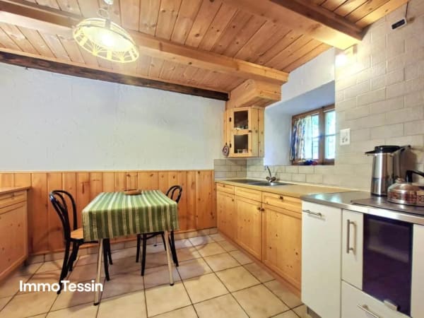 Immobilie in Rossa - Ein wahres Alpenparadies: Authentisches und saniertes Rustico & ein unabhÃ¤ngiges Atelier und 3 Parzellen voller Freiheit auf 11000 m2 Grund - Bild 8