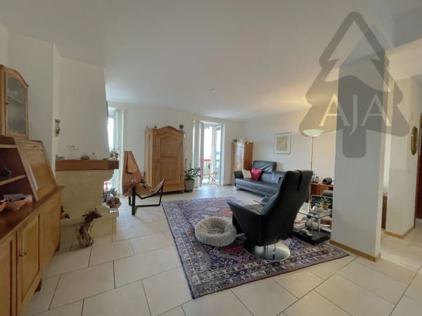 Immobilie in Neuchâtel - Neuchâtel, spacieux appartement de 3,5 pièces (109 m2) avec balcon et garage individuel - Bild 0
