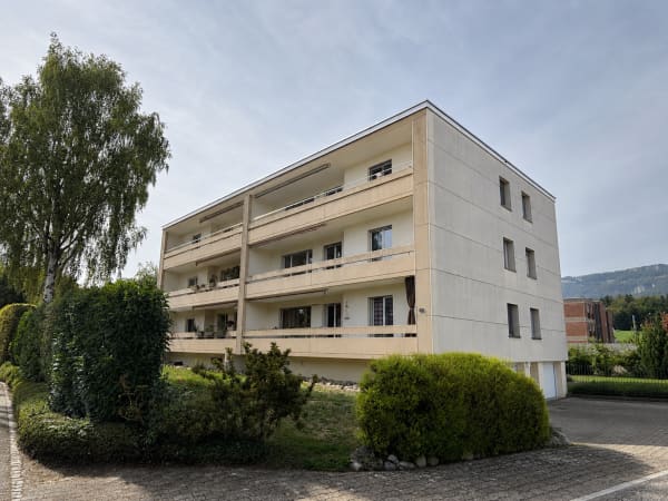 Immobilie in Flumenthal - Charmante 4.5-Zimmer-Wohnung mit Balkon und Pool - Bild 0