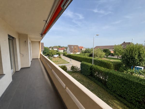 Immobilie in Flumenthal - Charmante 4.5-Zimmer-Wohnung mit Balkon und Pool - Bild 1