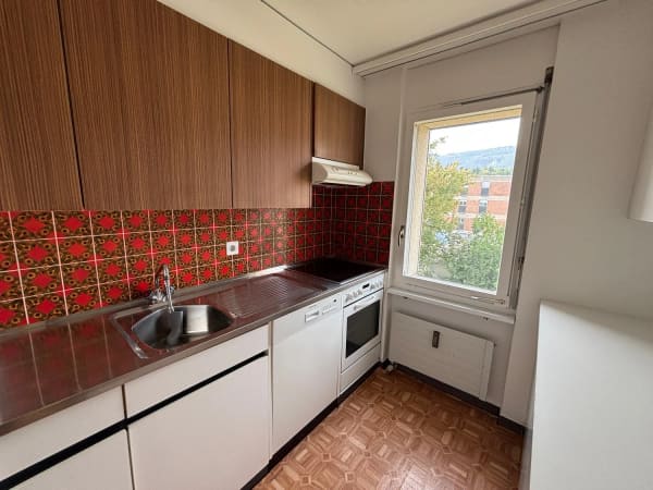 Immobilie in Flumenthal - Charmante 4.5-Zimmer-Wohnung mit Balkon und Pool - Bild 2