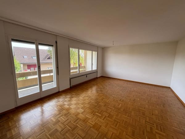 Immobilie in Flumenthal - Charmante 4.5-Zimmer-Wohnung mit Balkon und Pool - Bild 3