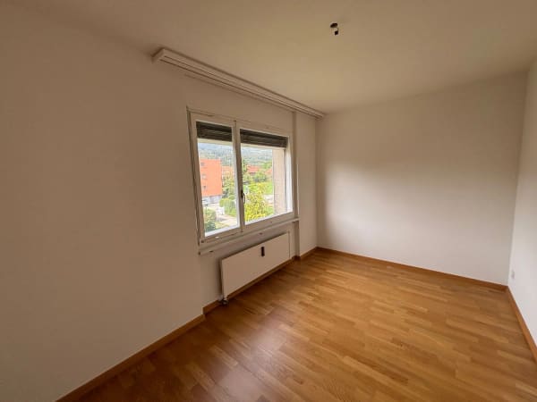 Immobilie in Flumenthal - Charmante 4.5-Zimmer-Wohnung mit Balkon und Pool - Bild 6