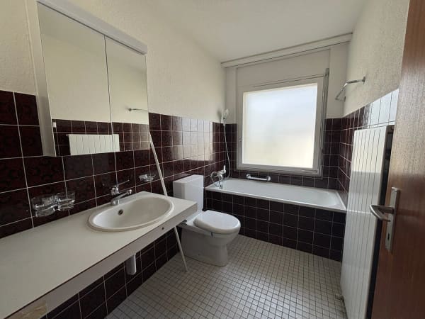 Immobilie in Flumenthal - Charmante 4.5-Zimmer-Wohnung mit Balkon und Pool - Bild 7