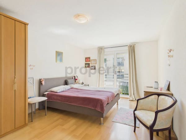Immobilie in Otelfingen - Sonniger Balkon mit Blick ins GrÃ¼ne: Baujahr 2003, 2 Badezimmer, Fussbodenheizung und Einstellhallenplatz - Bild 3