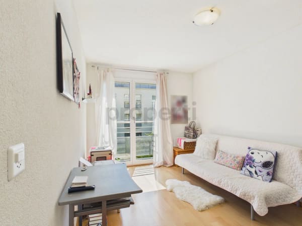 Immobilie in Otelfingen - Sonniger Balkon mit Blick ins GrÃ¼ne: Baujahr 2003, 2 Badezimmer, Fussbodenheizung und Einstellhallenplatz - Bild 4