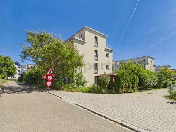 Immobilie in Otelfingen - Sonniger Balkon mit Blick ins GrÃ¼ne: Baujahr 2003, 2 Badezimmer, Fussbodenheizung und Einstellhallenplatz - Bild 9