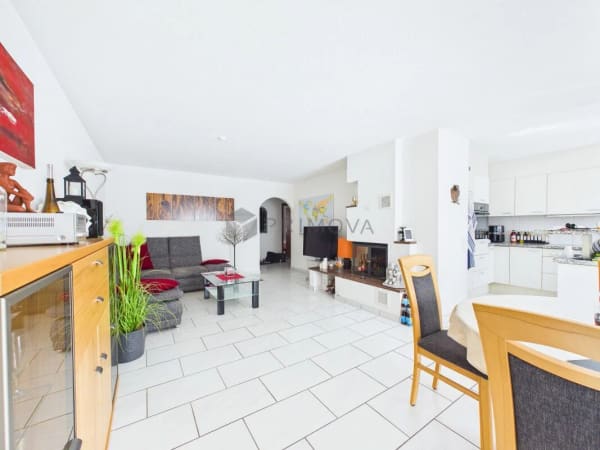 Immobilie in Obermumpf - Helle 3.5 Zimmer-Wohnung mit CheminÃ©e und Balkon in ruhiger Lage - Bild 1